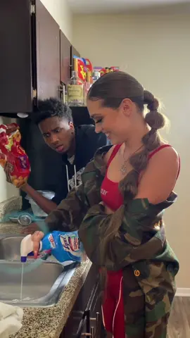 she can’t be serious 🤦🏽‍♂️ really just wasted food @realwoahvicky #fyp #fypシ #woahvicky #chicken #viral