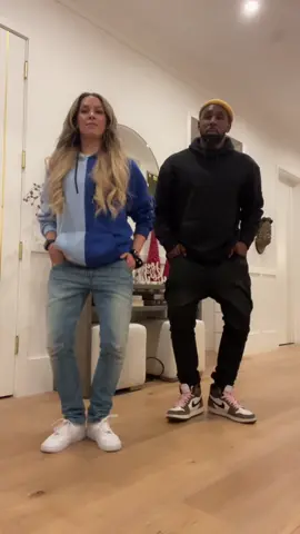 @allisonholkerboss ❤️❤️🎄🎄🎅🏾