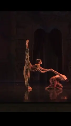 Arabian is always an audience favorite! Dancers Deise & Jackson #statestreetballet #nutcracker #balletdancer #balletflex #flexible #SpotifyWrapped