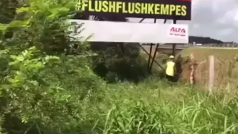 បានជីវិត2ជួយទាន់😆😆