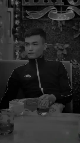 Em thấy gì trong đôi mắt kẻ si tình🙈