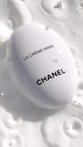 A moisture moment 🥛#chanelbeauty #skintok #skincareasmr #BeautyTok
