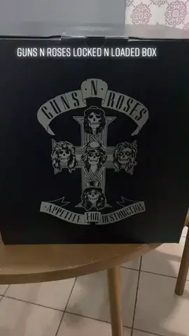 Unboxing guns n roses locked n loaded boxset #gunsnrosesofficial #unboxing #appetitefordestruction