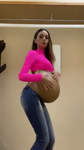 Habían visto cómo es una panza falsa para televisión? 😱🤩 se ve chistosaaa🥰 #viral #trend #actriz #televisa