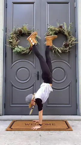 That time… #ellemacpherson #holiday #decor #christmas #thanksgiving #DIY #fyp