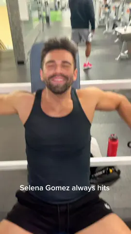 Sunday lifts hit different with @selenagomez #KraftMacMeSkip #gym #lgbt🌈