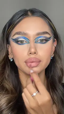 Lips tutorial✨ siempre que no tengan un color de labial pongan tantita sombra encima ✨ #lips #makeup #lipstutorial