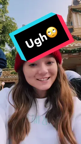 And it gets hella chilly 🥶 #disney #disneyland #wdw #disneyparks #daylightsavings #holidaymusic #relatable