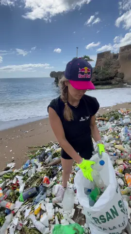 Ocean cleanup in the Dominican Republic: single use plastic usage needs to change 🌎 #Sustainability #plasticfree #oceancleanup #dominicanrepublic