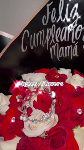 3 doz of red and white roses ❤️ #geesflowers #bouquet #ramo #rosas #arreglosflorales #chicago