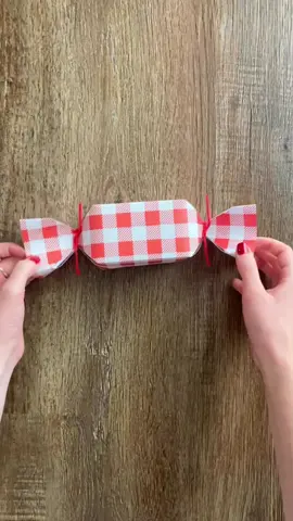 Reply to @gabfrohlich thinking outside the box on this one…😉 #giftwrapping #gifting #wrapping #wrappinghacks #howto #socks