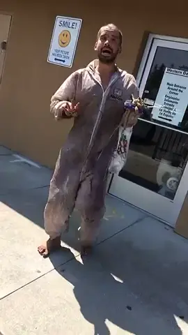 BRO WHAT 😂😂😂 #fyp #homeless #funny