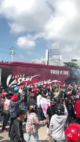 you never walk alone sis tuntaskan! @persisofficial ?⚫️? #persissolo #persis #solo #surakartans #surakarta #sambernyawa