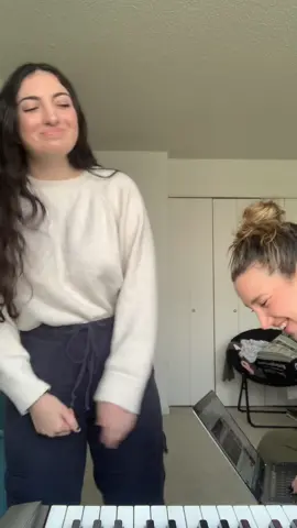 🏃🏼‍♀️back and forth with @julianna.peacock #jazminesullivan #riffsandruns #bdtr #vocalcoach