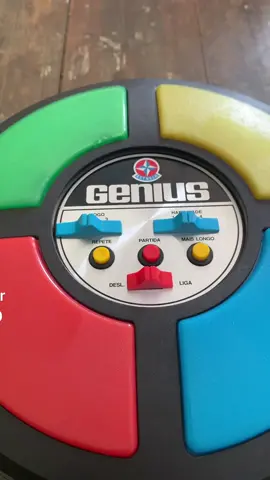 Genius da Estrela… icone dos 80s #briquedosestrela #estrela #genius #simon #80s #toy #brinquedo #game #jogo #foryou #fyp #fy #foryoupage #nostalgia