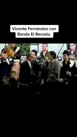 Descanse en paz Don Vicente FernándezAsí lo recordamos, con grandes anécdotas que nos tocó vivir al compartir escenarios.