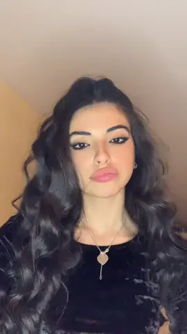 🖤con gli occhi scuri