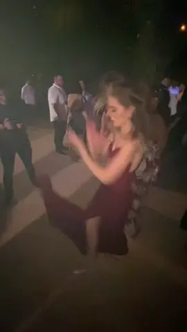 Eu nas festas, e na vida 😂 #danca #meme #videosengracados #taisapelosi #fy #fyp #viral #funny #fun #energia #alegria #foryou