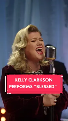 @kellyclarkson smashes a performance of her holiday song “Blessed” ❤️🕯 #FallonTonight