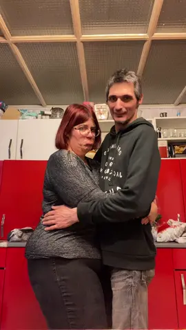 Gros calins inattendue a 3 @el_gregorius 😅❤️ Compliqué quand ta maman s’appelle Carole comme ta chérie 😝 #pourtoi #fail #humour