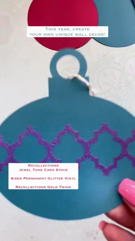 Spread holiday cheer with DIY wall decor💚❤ @brandhustle_renee  #holidaytok #christmastok #tiktokholiday #holidaydiy #cricutcraft #cricuttutorial
