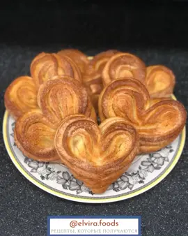 Яйцо1шт,Сахар в тесто20гВанильный сахар10г Молоко150гРастительное масло -40г Соль- 1/4 ч.л Мука350г Сухие дрожжи 4г Слив.масло30г сахар для посыпки100г молоко для смазывания