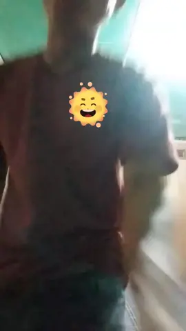 dari pada aku bnyak pikiran lebih baik. goyang ajjh🤣🤣🤣🙏