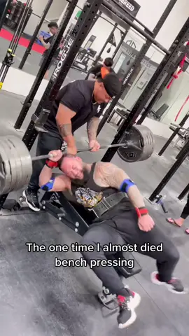 What part of this video is the craziest? @chris.gordert #toaliona #powerliftingfail #powerliftingfails #cashapp13plus #MyBrawlSuper #gymmotivation