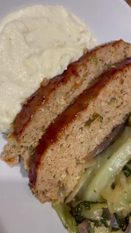 @igotfoodatthecrib on IG #meatloaf #homecook #ilovefood #bayarea #usewhatyougot #cookathome #cauliflower #dinnertime #letseat #igotfoodatthecrib #eat
