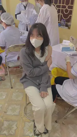 Bác hơi mạnh tay:))#tiemvacxin #mũi2vaccincovid19 #VaCaiKet