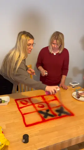 TIC TAC TOE AT DINNER 😂😂😂