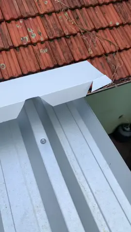 Como são realizados os recortes dos rufos/algerozas em telha trapezoidal/aluzinco! ✂️🔥🥵#calhaserufos #calheirosdobrasil #engineer