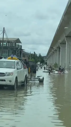 Ok jetski betul2 function time banjir yee . boleh beli sebijik ☺️.Banjir puchong prima kg sri aman #banjir2021 #prayformalaysia #fyp #fypdongggggggg
