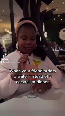 Who doesn’t order cocktails at dinner? @themelissalifestyle_ #MakeABunchHappen #cashapp13plus #HangUpOnIt #TheSplashDance