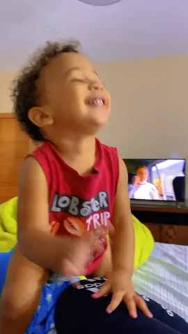 Tilín que no puede escuchar una música 🤣😭