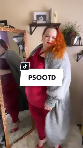 Oh that red velvet 😍 @rebdolls #MakeABunchHappen #size22 #winterfashion #psootd