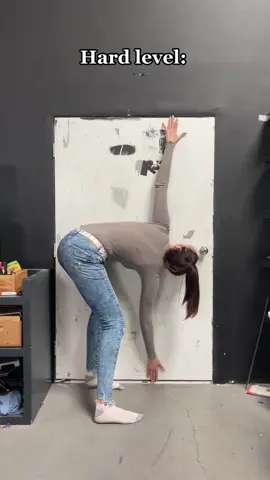 My face tho 🤣 @adamw @naphill  Credit to : @m_shishov  #tallgirl #longhands #measure