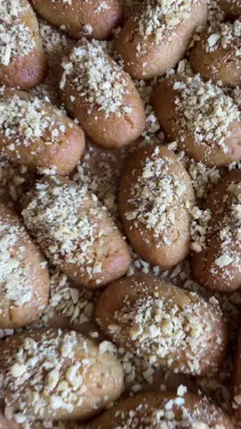 Melomakarona (Greek Honey Christmas Cookies) 🇬🇷🎄recipe is on HungryHappens.Net