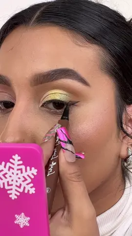 Bringing you an early Christmas gift with this look! 🎁💚 #FFXmasSwitch #christmasmakeup #eyetutorial