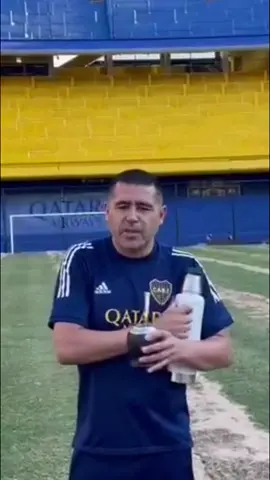 Me vuelvo loco con el saludo de Román desde el patio de su casa #Riquelme #Boca #Roman #futbol #futbolargentino #TikTokDeportes