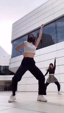 @hyeyu.jang whatchu doinnnnn 😂❤️