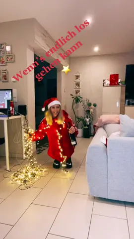 Endlich Weihnachtsbaum schmücken⭐️#weihnachtsbaum#schmücken #lametta #vorfreude#weihnachtskugel#weihnachtsfeeling #family #feelings #christmas #fyp #🎄