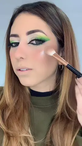 Mi #1 en iluminadores😍 #makeupartist #makeuptips #makeuphacks #productsyouneed #highlighter #aoastudios