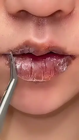 Peeling off the lip mask 😱😨#lips #lipmask #beauty #makeupartist #cosmetics #foryou