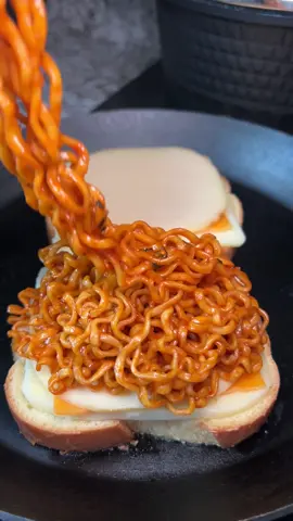 Day 17.5 of my ramen challenge #30DayRamenChallenge #RamenGrilledCheeseSandwich