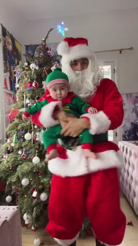 SINGLE DADs BE LIKE… 🎄🎅🏻❄️