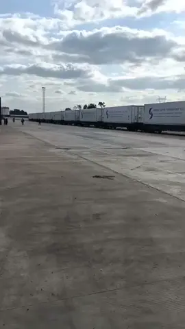 มาแล้วครับขบวนรถไฟจีนลาวไทยตู้ผัก