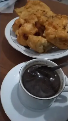 seperti kopi kuaduk semauku, kuteguk sesukaku...wayahe☕👈#fyp #kopihitam #TemanHealing