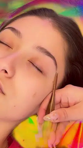 It all starts with a good trim✂️ Shop www.bblbeauty.co #fypシ #smallbusinesscheck #shopsmall #browartist #brows #tiktok #foryou #chicagobrows #SmallBusiness #viral