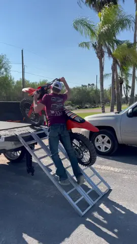 For those that asked how I load the bike in my 20” lifted truck😂 yes it’s difficult😅 #ktm #250cc #alumiduty #ford #TX #texas #lifted #FORDSIXFO #fyp